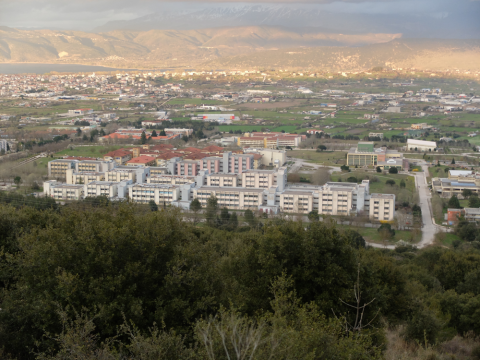 Άποψη κτιρίων Τμήματος Φυσικής από τη Μονή Περιστεράς